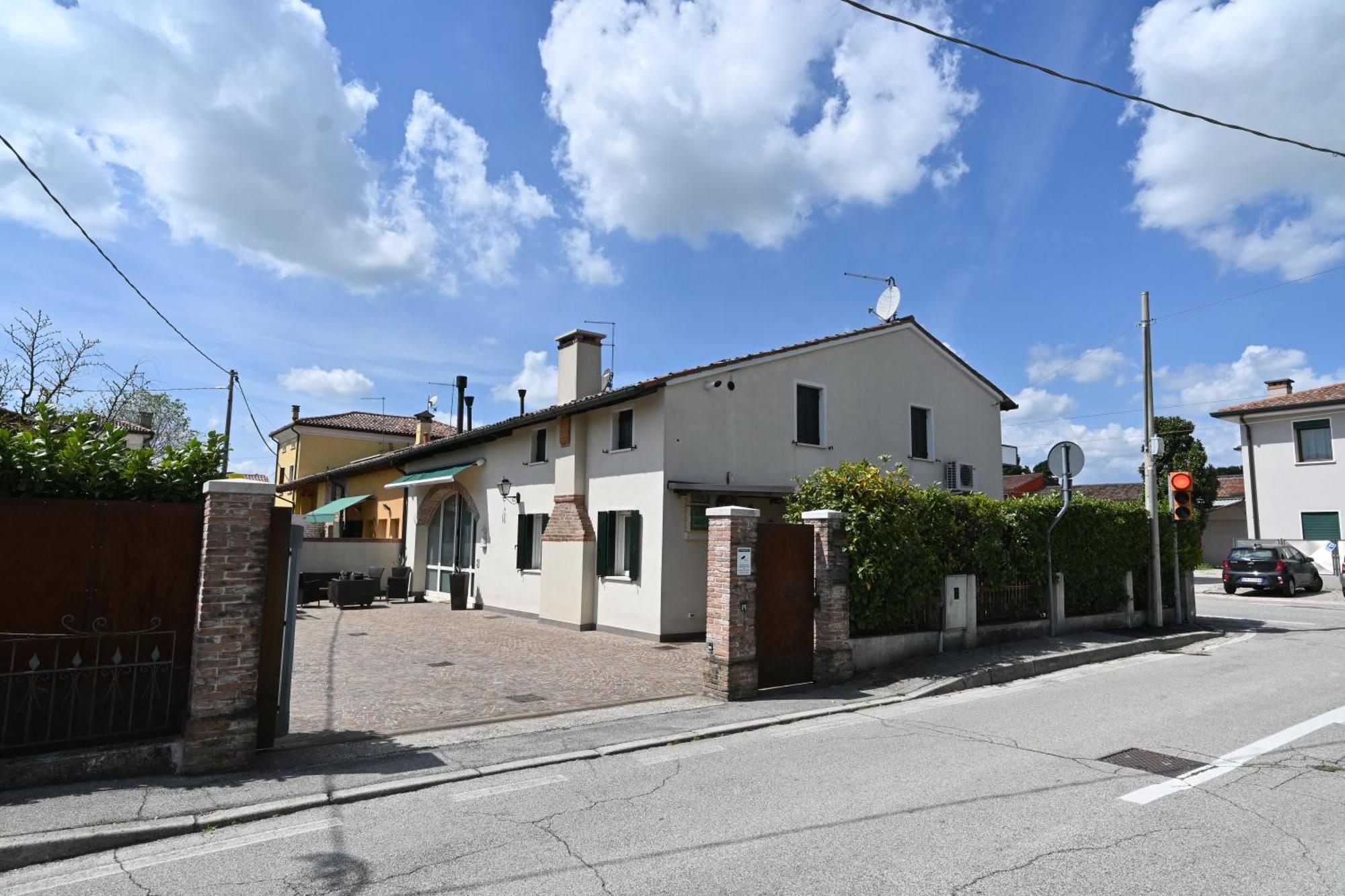 Ca Centosa Artistic House Villa Storica Ristrutturata Con Patio E Giardino Cittadella Eksteriør billede