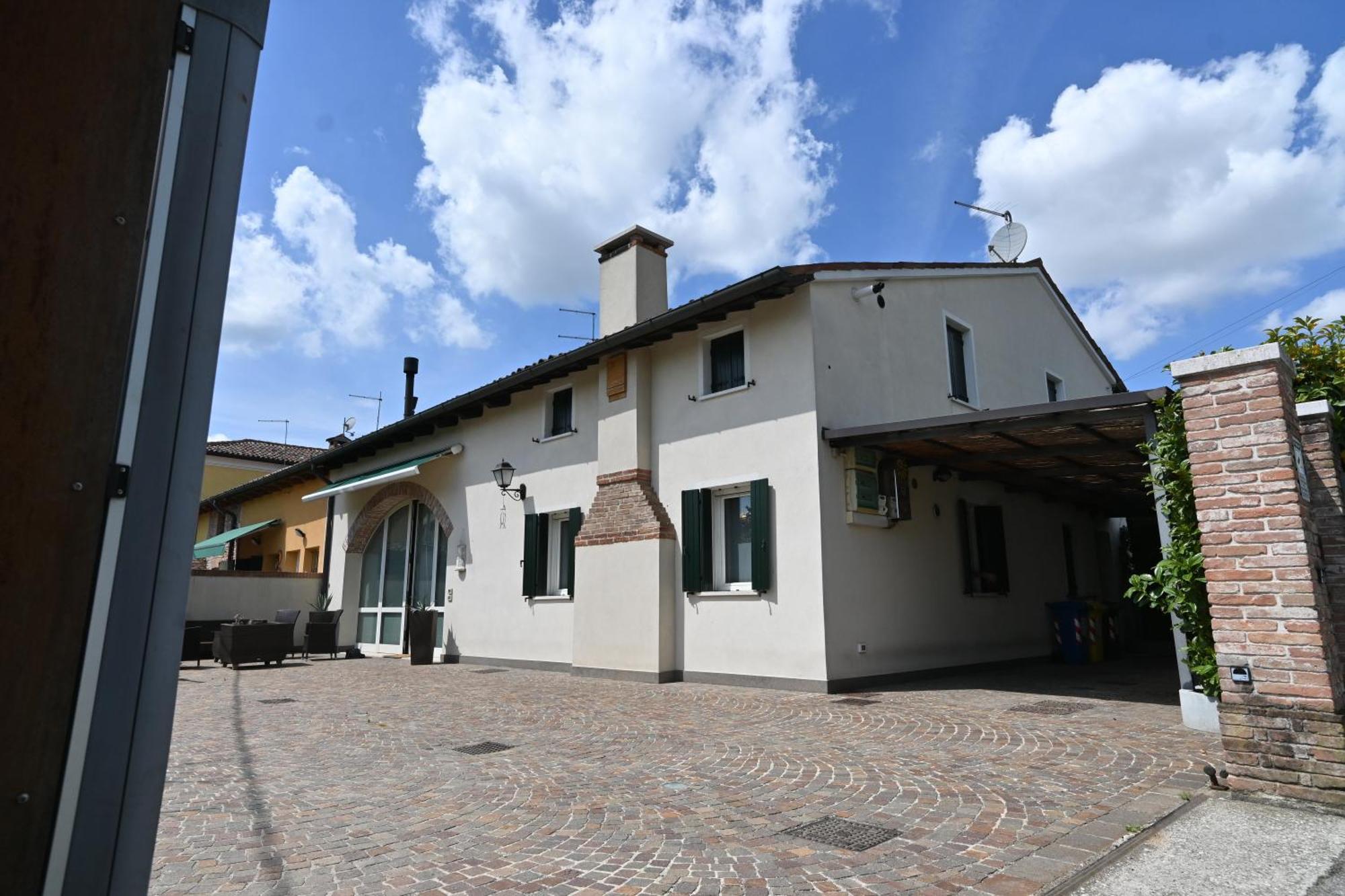 Ca Centosa Artistic House Villa Storica Ristrutturata Con Patio E Giardino Cittadella Eksteriør billede